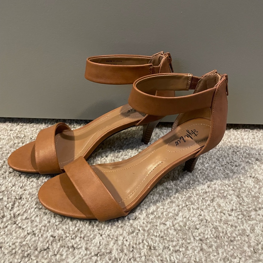 Brand new never worn heels